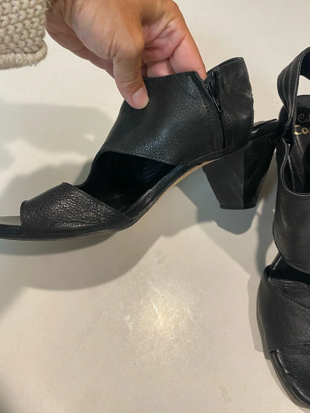 CALLEEN CORDERO KATRA CUT OUT SUPPLE BLACK LEATHER HEELS GOLD ACCENTS SEXY SZ 8